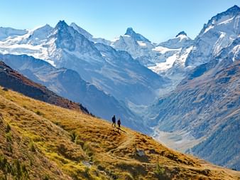 Einzigartige Bergwelt in den Schweizer Alpen Einzigartige Bergwelt in den Schweizer Alpen
