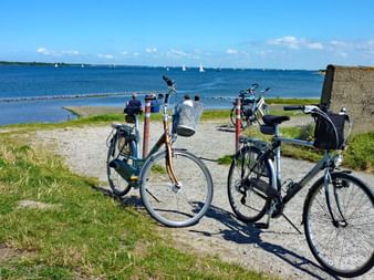 Fahrräder an der Küste