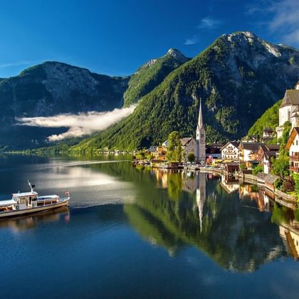 Hallstatt. Eine Stadt bei einer Traumhaften Kulisse von Wasser und Bergen.