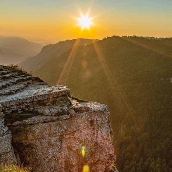 Einzigartiger Sonnenaufgang über dem Creux du Van.